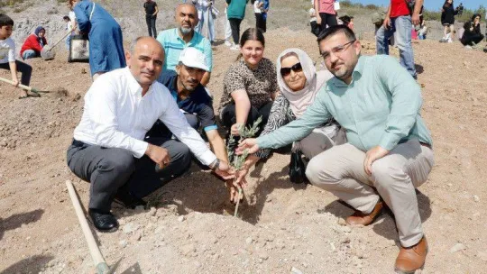 Körfez'in çınarları gelecek için fidan dikti
