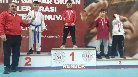 Körfez'in karatecileri Sakarya'dan madalyalarla döndü