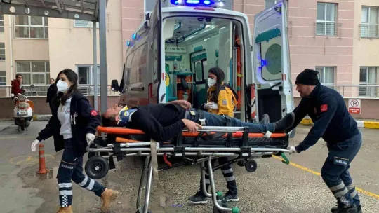 Korna çaldıkları sürücü durunca zincirleme kaza yaşandı: O anlar kamerada