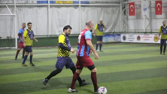 Kozlarını futbol turnuvasında paylaşıyorlar