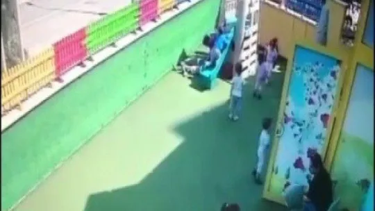 Kreşte 33 aylık çocuğun tehlike atlattığı anlar