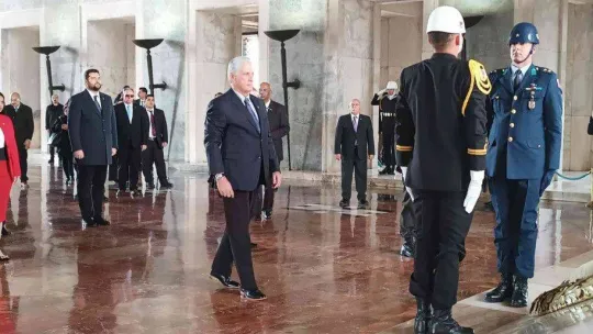 Küba Devlet Başkanı Bermudez, Anıtkabir'i ziyaret etti
