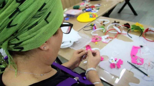 Küçücük odadan hayvanların yününü dünyaya ihraç etmeyi başardılar