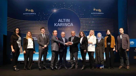 Küçükçekmece Belediye Başkanı Kemal Çebi'ye Altın Karınca'da anlamlı ödül