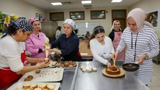 Küçükçekmece Belediyesi Sanat ve Meslek Kursları devam ediyor