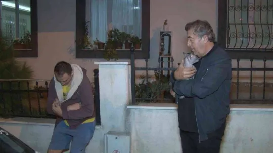 Küçükçekmece'de 14 katlı binada çıkan yangın büyük paniğe neden oldu