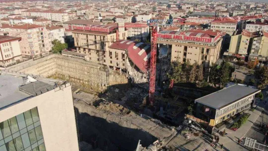 Küçükçekmece'de çöken istinat duvarı üniversite havadan görüntülendi