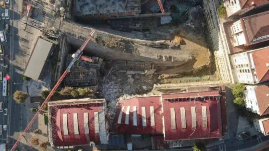 Küçükçekmece'de çöken istinat duvarı üniversite havadan görüntülendi