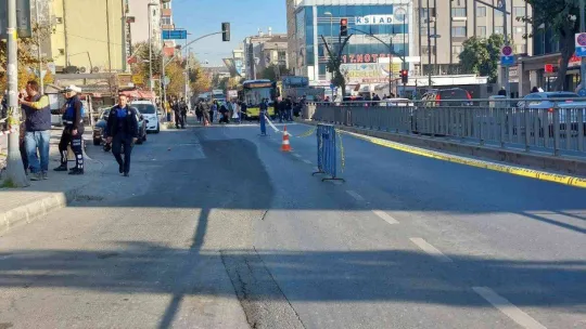 Küçükçekmece'de çöken istinat duvarının dolgu işlemleri sürüyor