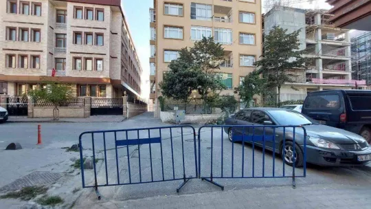 Küçükçekmece'de çöken istinat duvarının dolgu işlemleri sürüyor