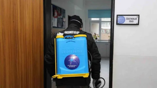 Küçükçekmece'deki 200 okulda dezenfeksiyon ve ilaçlama çalışması yürütülüyor