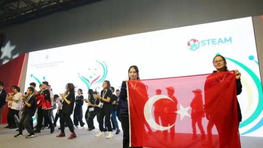 Küçükçekmeceli öğrenciler, Bakü'den şampiyonlukla döndü