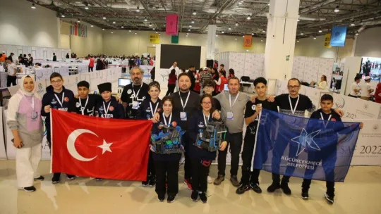 Küçükçekmeceli öğrenciler, Bakü'den şampiyonlukla döndü