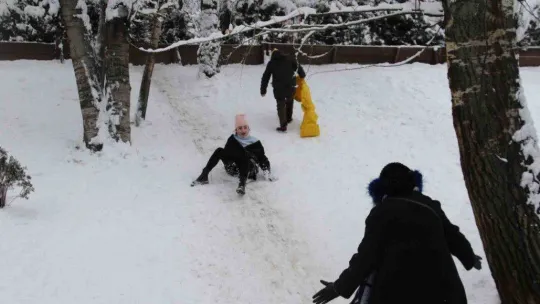 Kuğulu Park'ta kar coşkusu