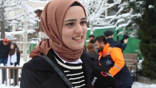 Kuğulu Park'ta kar coşkusu