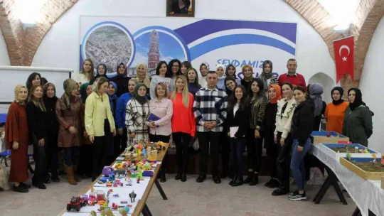 Kum oyunu terapisiyle stres ve travmalardan kurtuluyorlar