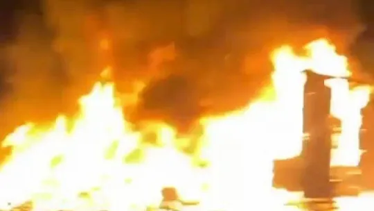 Kumaş yüklü tır Kuzey Marmara Otoyolu'nda küle döndü