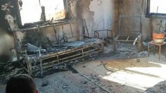 Kundakçıların gece vakti girip yaktığı ev küle döndü