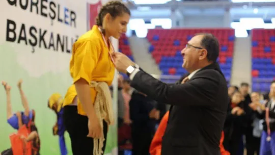 Kuşak Güreşi Ümit Kadınlar ve Erkekler Türkiye Şampiyonası'nda Bilecikli sporculardan büyük başarı