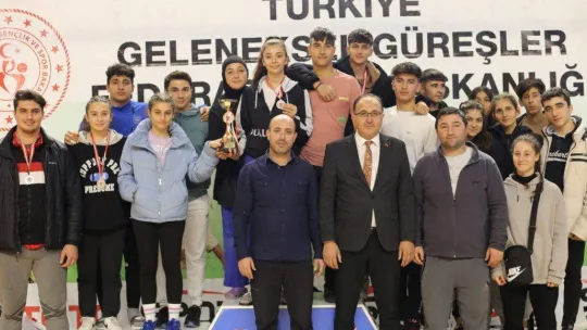 Kuşak Güreşi Ümit Kadınlar ve Erkekler Türkiye Şampiyonası'nda Bilecikli sporculardan büyük başarı