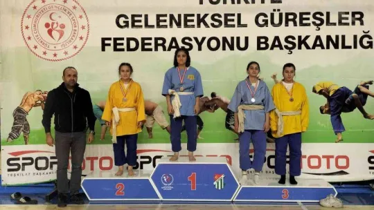 Kuşak Güreşi Ümit Kadınlar ve Erkekler Türkiye Şampiyonası'nda Bilecikli sporculardan büyük başarı