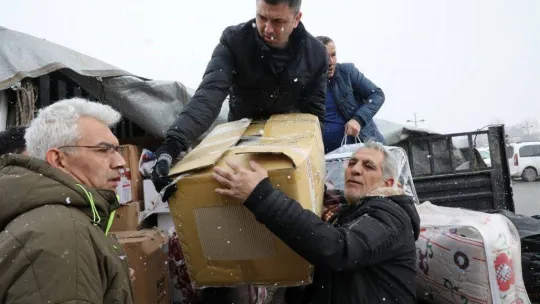 Kütahya'dan 21 yardım tırı dualarla afet bölgesine uğurlandı