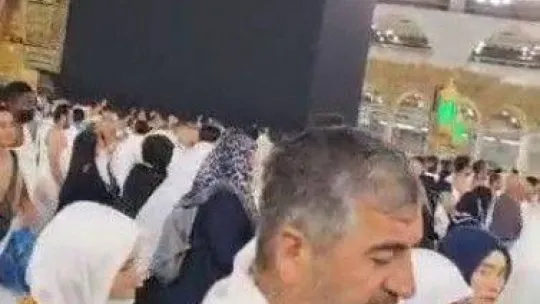 Kutsal topraklarda, eller depremzedeler için semaya açıldı