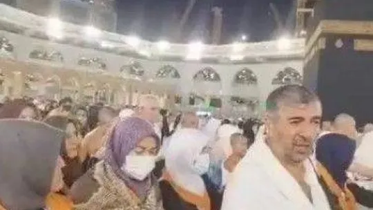 Kutsal topraklarda, eller depremzedeler için semaya açıldı