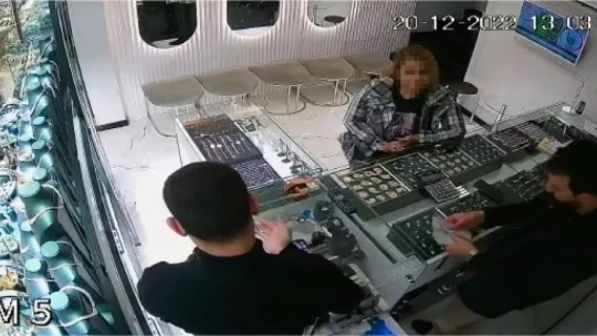 Kuyumculara sahte zincir sattı, tanınmamak için her kuyumcuya başka kılıkta girdi