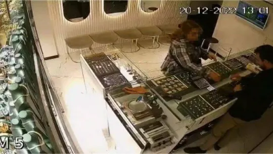 Kuyumculara sahte zincir sattı, tanınmamak için her kuyumcuya başka kılıkta girdi