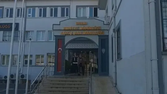 Kuyumculara sahte zincir sattı, tanınmamak için her kuyumcuya başka kılıkta girdi