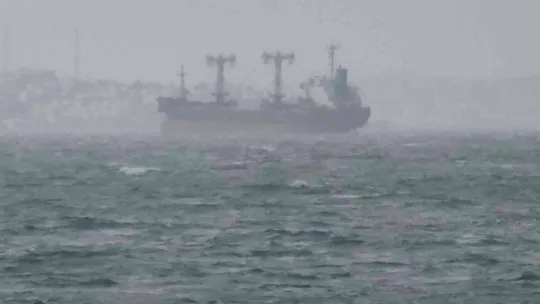 Kuzey Ege'de fırtına hayatı olumsuz etkiliyor