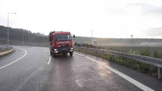 Kuzey Marmara bağlantı yolunda kontrolden çıkan tır devrildi