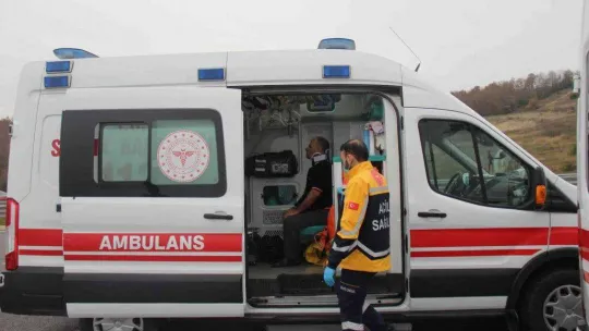 Kuzey Marmara Otoyolu'nda kamyon tıra arkadan çarptı: 3 yaralı