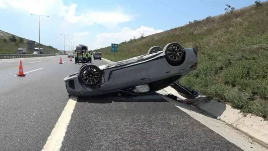 Kuzey Marmara Otoyolu'nda kaza, lüks araç takla attı 2 kişi yaralandı