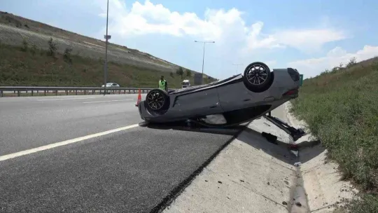Kuzey Marmara Otoyolu'nda kaza, lüks araç takla attı 2 kişi yaralandı