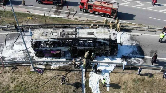 Kuzey Marmara Otoyolu'nda yanan yolcu otobüsü alev topuna döndü
