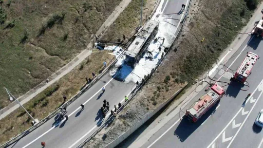 Kuzey Marmara Otoyolu'nda yanan yolcu otobüsü alev topuna döndü