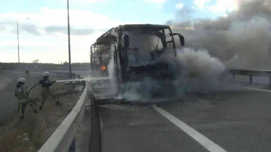 Kuzey Marmara Otoyolu'nda yanan yolcu otobüsü alev topuna döndü