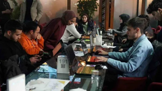 Kuzey Yıldızı Trabzonsporlular Derneği, depremzedeler için yardım kampanyası düzenledi