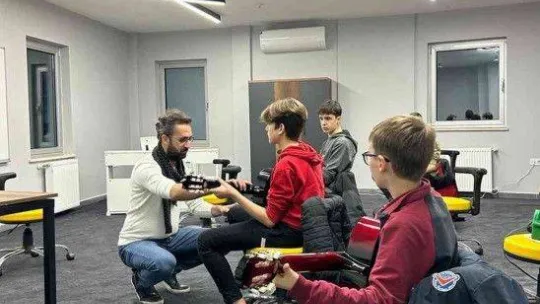 Âlâ Mekan, kapılarını öğrencilere açtı