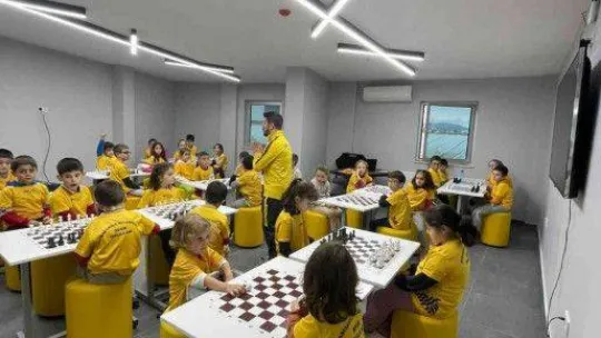 Âlâ Mekan, kapılarını öğrencilere açtı