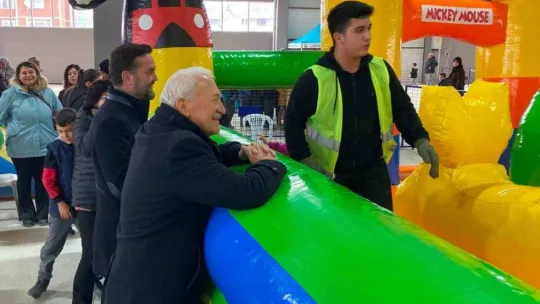 Lapseki Belediyesi'nin '15 Tatil Eğlencesi' etkinliğinde çocuklar doyasıya eğlendi