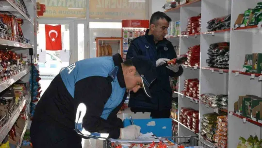 Lapseki Belediyesi Zabıta ekipleri marketlerde fiyat ve etiket denetimi yaptı