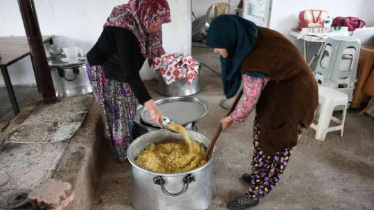 Lapseki'de 50 yıllık Cuma geleneği