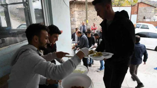 Lapseki'de 50 yıllık Cuma geleneği