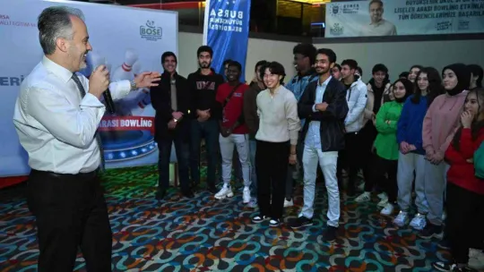 Liseliler bowlingle stres atıyor