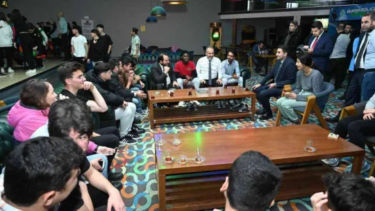 Liseliler bowlingle stres atıyor