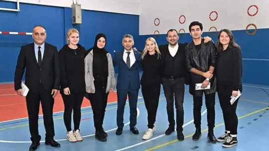 Liselilere bedava internet ve harçlık