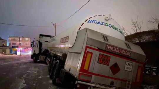 LPG yüklü tanker devrildi